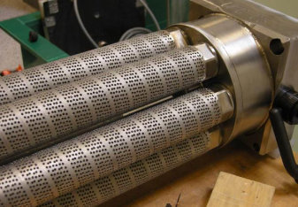 AMFM internals showing high-capacity, sintered metal filtration media (0.5 micron rating)